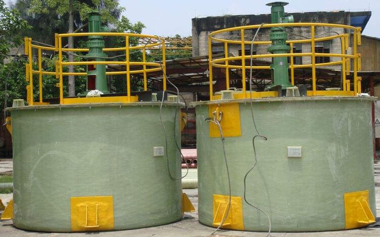 玻璃鋼攪拌罐安裝現場